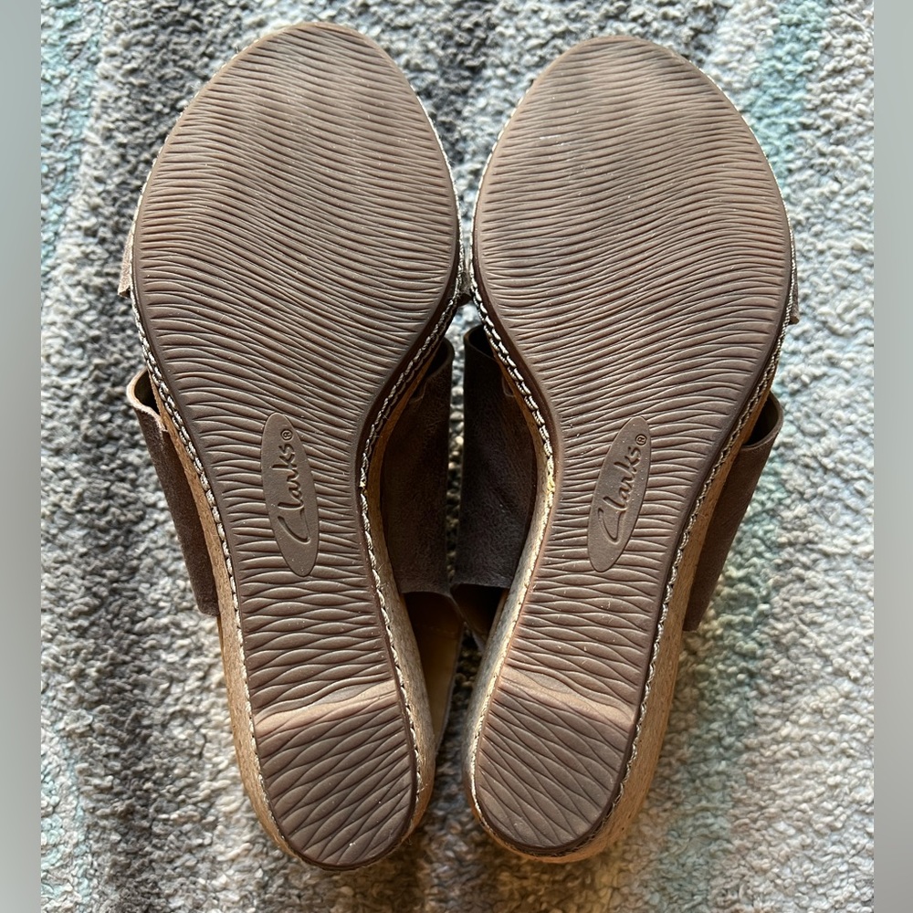 Clarks Women’s size 9 Brown Wedge Sandal - Picture 5 of 5